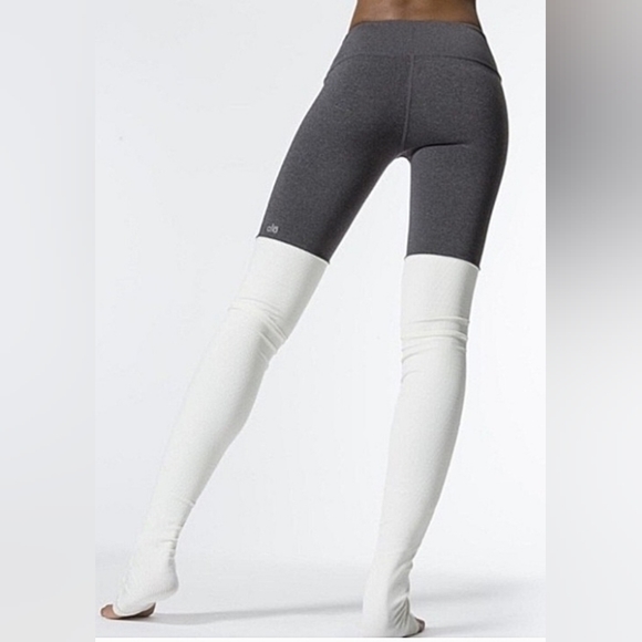 Alo Yoga Goddess Leggings in gray and cream (very long- tall). Sz L - Picture 4 of 5